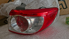 چراغ خطر عقب هیوندای سانتافه 2009- 2008 - 2007 - 2006 استوک اصلی راست( شاگرد) - شماره فنی 92402-0W5